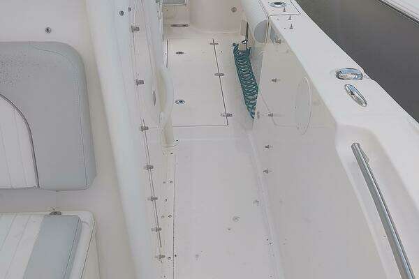 Photo of the 2019 Sea Born SX239 offshore