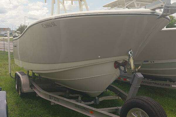 Photo of the 2019 Sea Born SX239 offshore