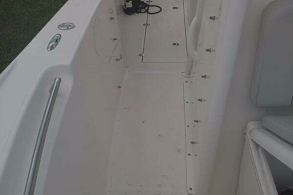 Photo of the 2019 Sea Born SX239 offshore