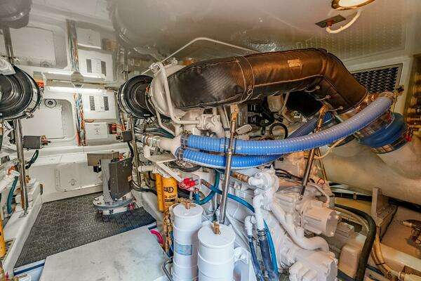 Hatteras 54 Convertible Yacht For Sale