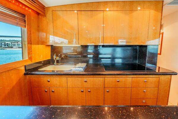 Hatteras 54 Convertible Yacht For Sale