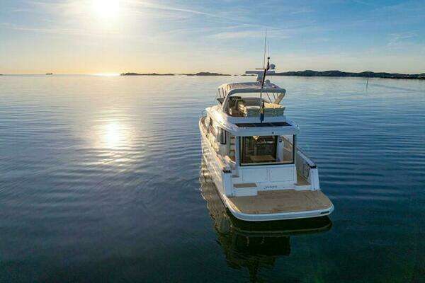 Nimbus 495 Flybridge Yacht For Sale