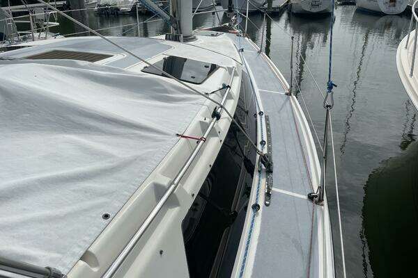 Photo of the 1991 Hunter 36 Vision