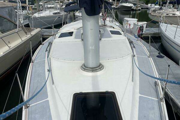 Photo of the 1991 Hunter 36 Vision