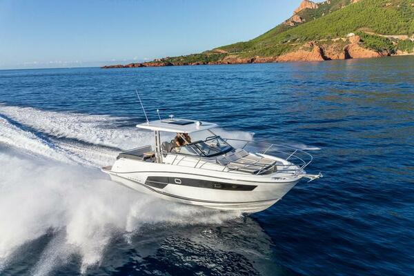 Photo of the 2026 Jeanneau Leader 10.5 WA