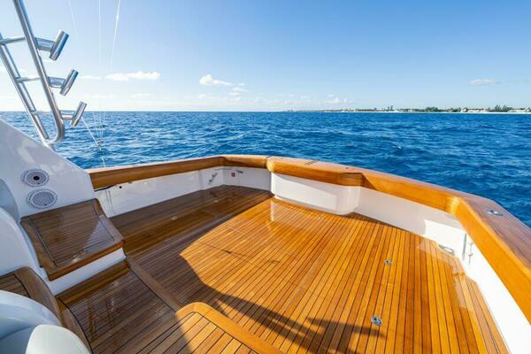 54 Viking Sport Tower Cockpit