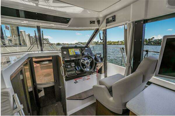 Jeanneau NC1095 Fly Yacht For Sale