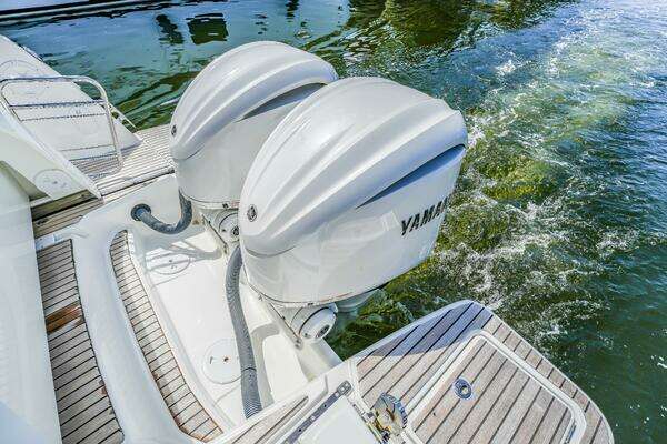 Jeanneau NC1095 Fly Yacht For Sale