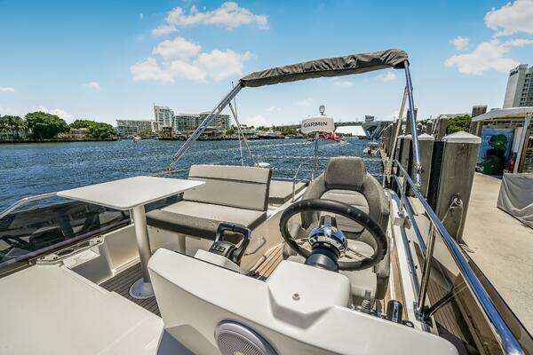 Jeanneau NC1095 Fly Yacht For Sale