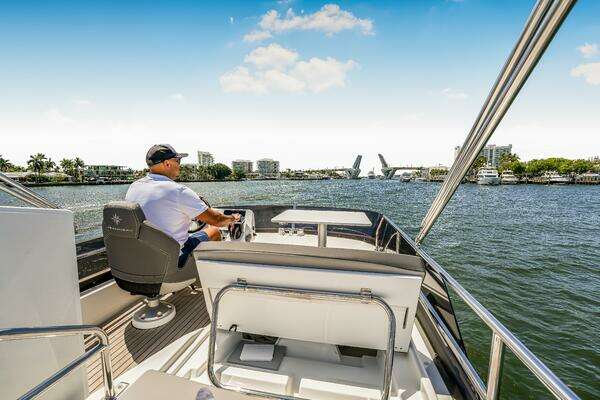 Jeanneau NC1095 Fly Yacht For Sale