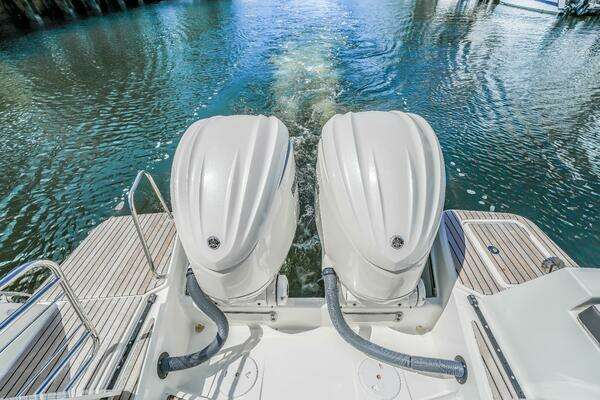 Jeanneau NC1095 Fly Yacht For Sale