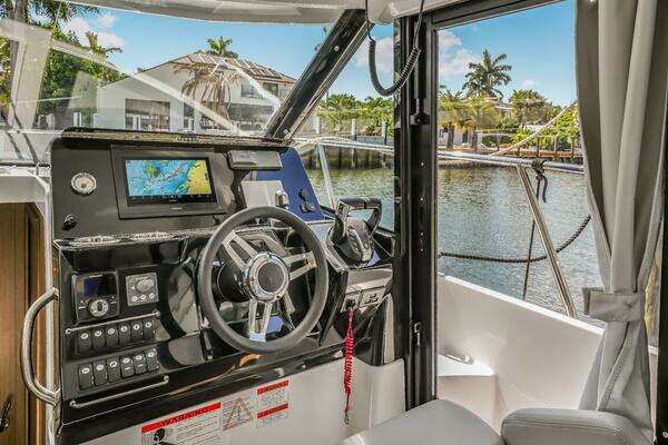Jeanneau NC1095 Fly Yacht For Sale