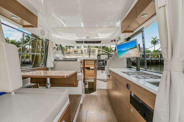 Jeanneau NC1095 Fly Yacht For Sale
