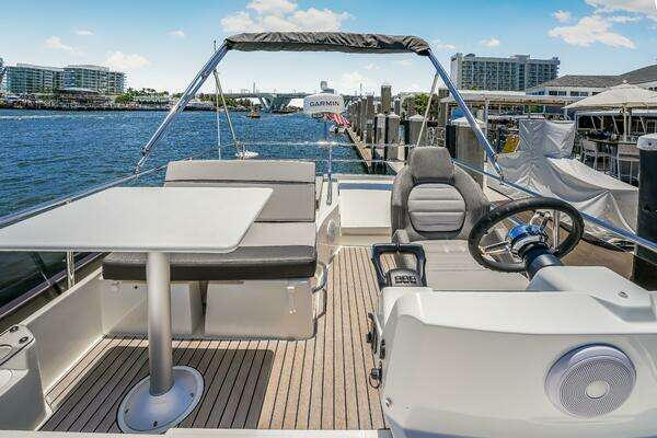 Jeanneau NC1095 Fly Yacht For Sale