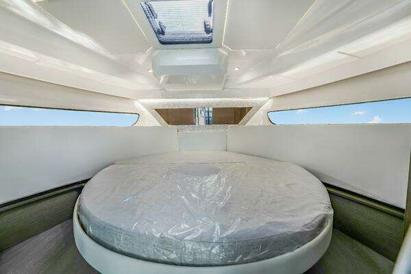 Jeanneau NC1095 Fly Yacht For Sale