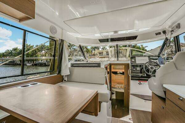Jeanneau NC1095 Fly Yacht For Sale