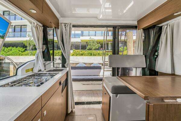 Jeanneau NC1095 Fly Yacht For Sale