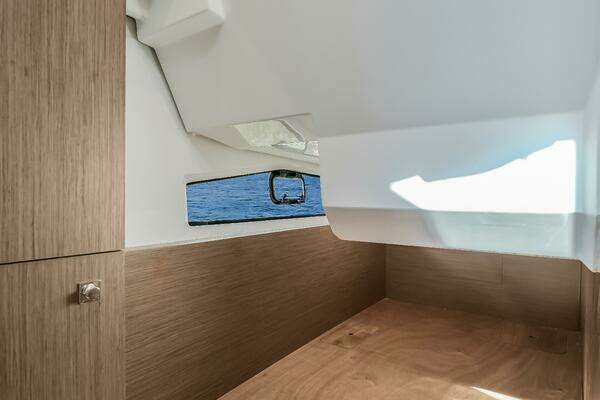 Jeanneau NC1095 Fly Yacht For Sale