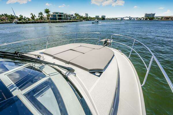 Jeanneau NC1095 Fly Yacht For Sale