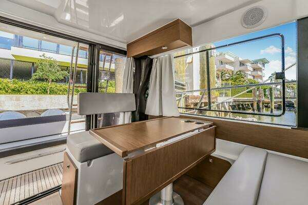 Jeanneau NC1095 Fly Yacht For Sale