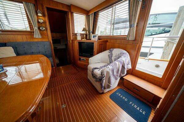 2001 Grand Banks 42