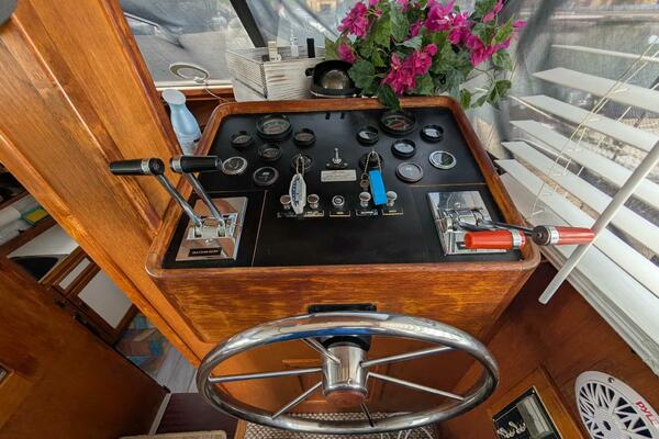 Cooper Prowler 10m Sundeck 1986