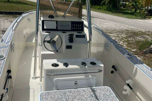 Photo of the 1998 Blue Fin 25 Center Console