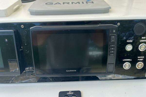 Photo of the 1998 Blue Fin 25 Center Console