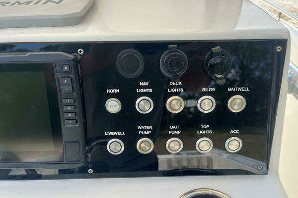 Photo of the 1998 Blue Fin 25 Center Console