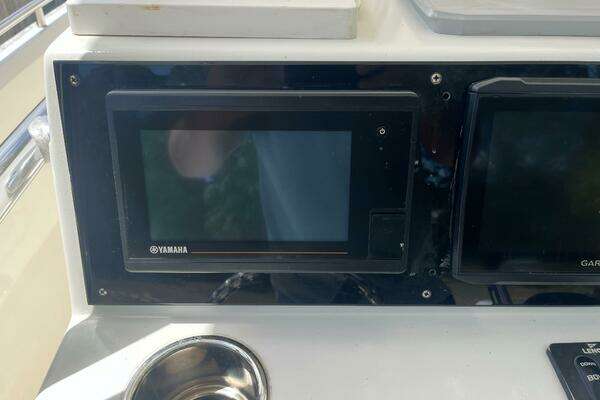 Photo of the 1998 Blue Fin 25 Center Console