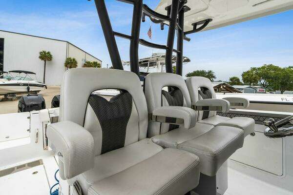 Wellcraft 352 Fisherman Center Console Yacht For Sale