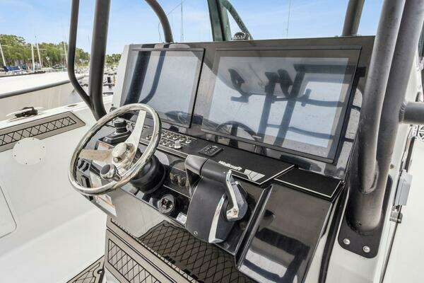 Wellcraft 352 Fisherman Center Console Yacht For Sale