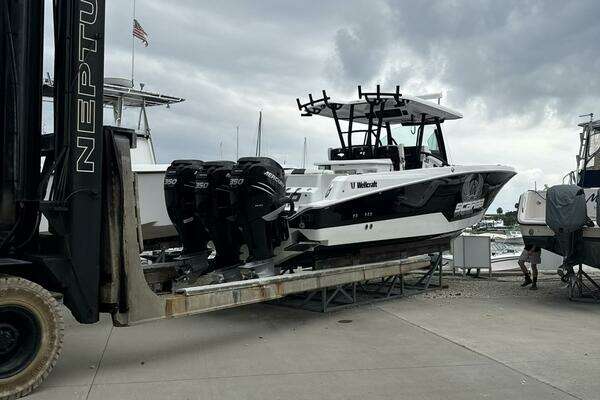 Wellcraft 352 Fisherman Center Console Yacht For Sale
