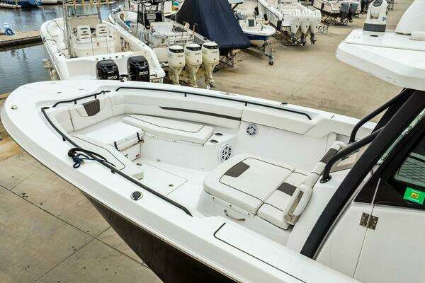 Wellcraft 352 Fisherman Center Console Yacht For Sale