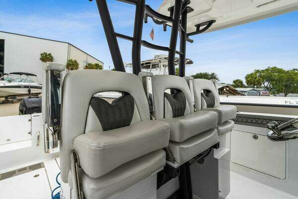 Wellcraft 352 Fisherman Center Console Yacht For Sale