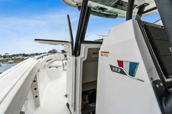 Wellcraft 352 Fisherman Center Console Yacht For Sale