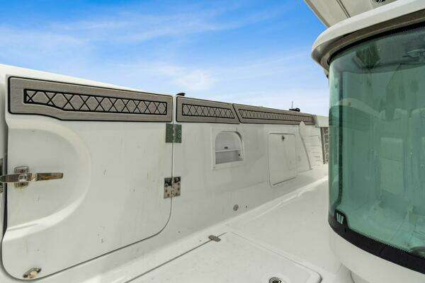 Wellcraft 352 Fisherman Center Console Yacht For Sale