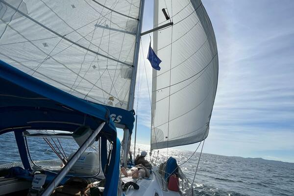 City Dogs 39ft Beneteau Yacht For Sale