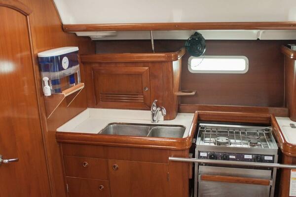 City Dogs 39ft Beneteau Yacht For Sale