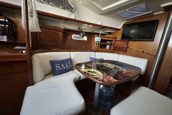 City Dogs 39ft Beneteau Yacht For Sale