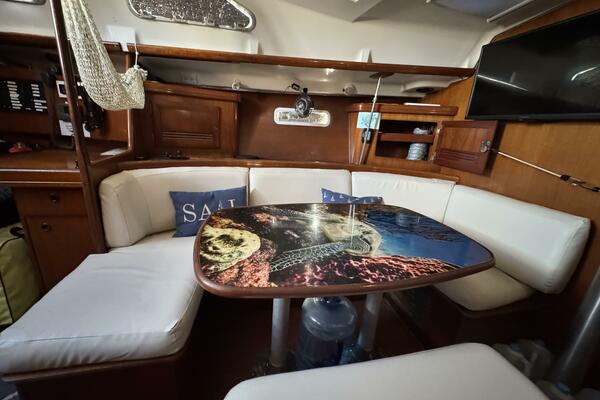 City Dogs 39ft Beneteau Yacht For Sale