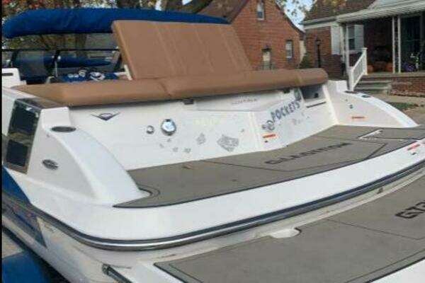 Photo of the 2018 Glastron GT 245