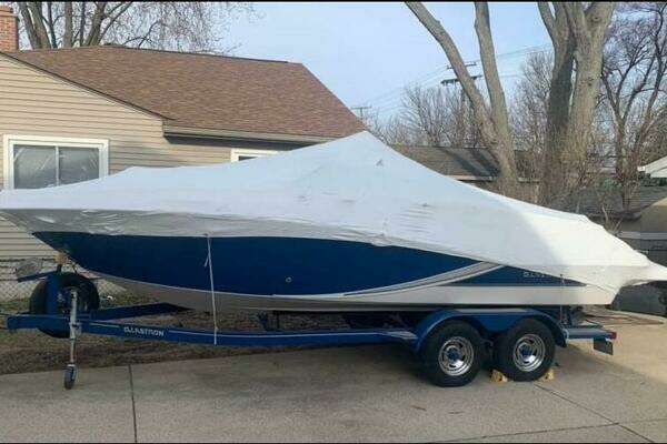 Photo of the 2018 Glastron GT 245