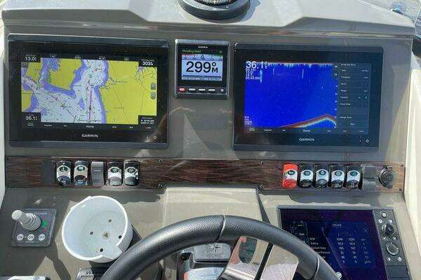 Carver C36 Command Bridge Yacht For Sale