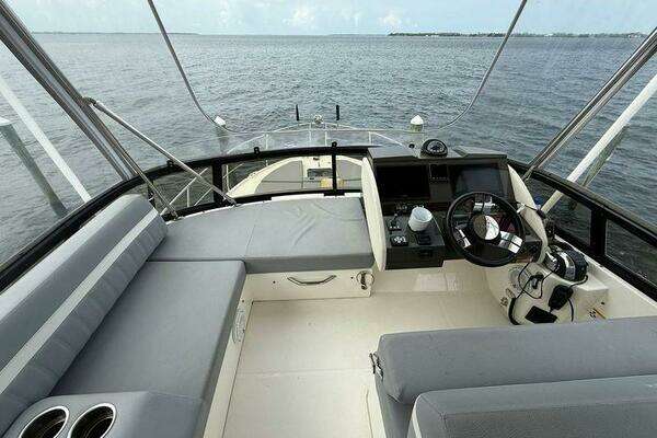 Carver C36 Command Bridge Yacht For Sale
