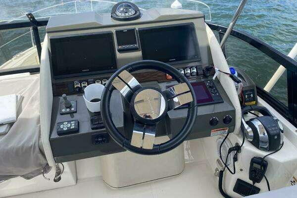 Carver C36 Command Bridge Yacht For Sale