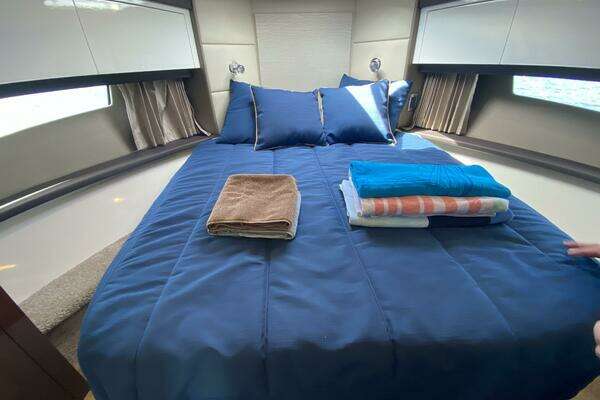 Carver C36 Command Bridge Yacht For Sale
