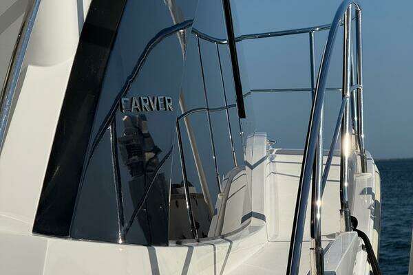 Carver C36 Command Bridge Yacht For Sale