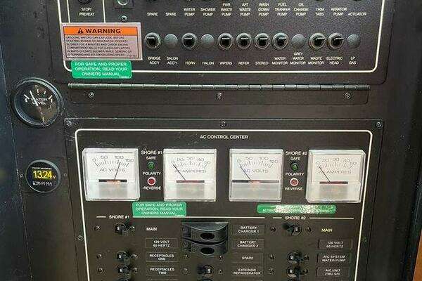 Carver C36 Command Bridge Yacht For Sale