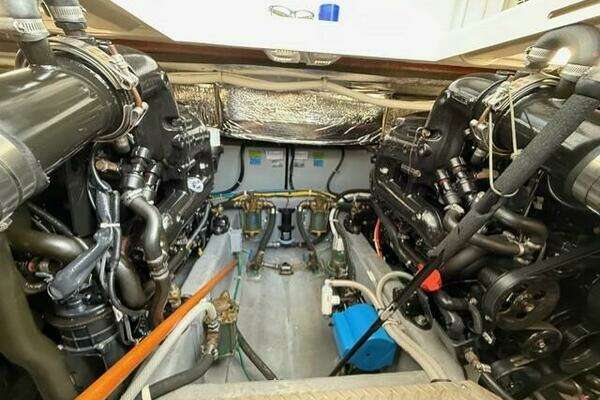 Carver C36 Command Bridge Yacht For Sale